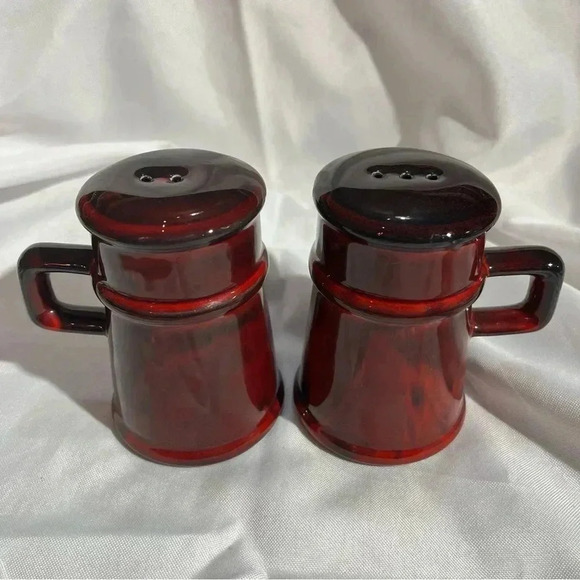 Vintage Large Red and Black Glazed Ceramic Seasoning Shakers - Picture 2 of 6